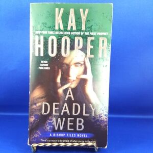 2/$15💥 A DEADLY WEB Kay Hooper Bishop Files Paperback, c.2015